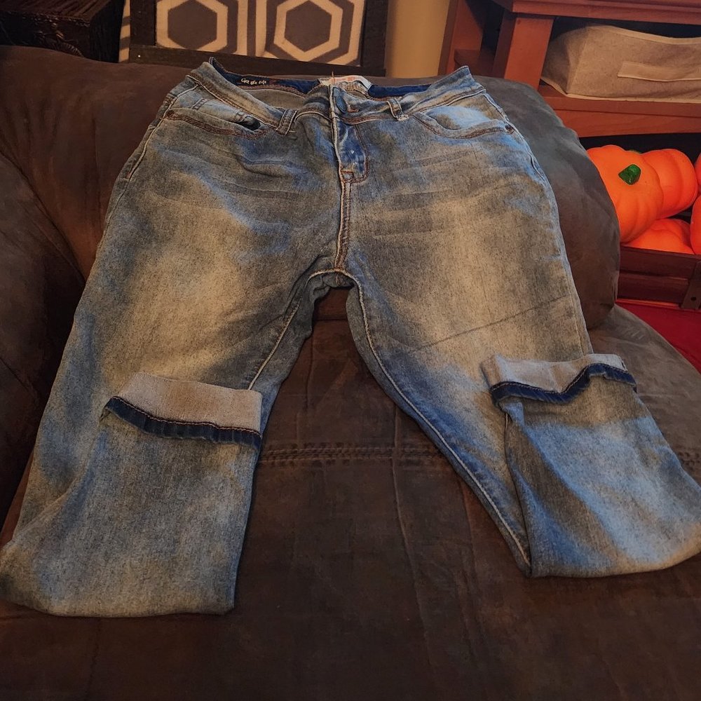 Ladies Hot Kiss Denim Capris